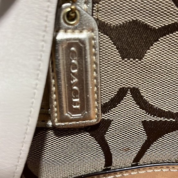Authentic Coach Shoulder Bag Tan Color - Picture 2 of 7